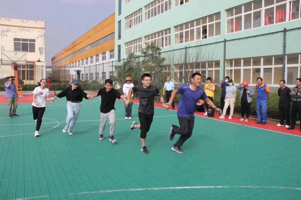 公司舉行“慶國慶”趣味運動會