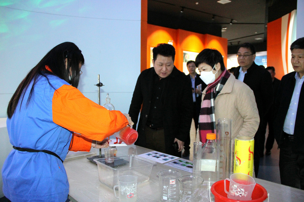 日照市副市長張金梅來潔晶集團調(diào)研